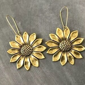 New Retro Daisy Flower  Earrings